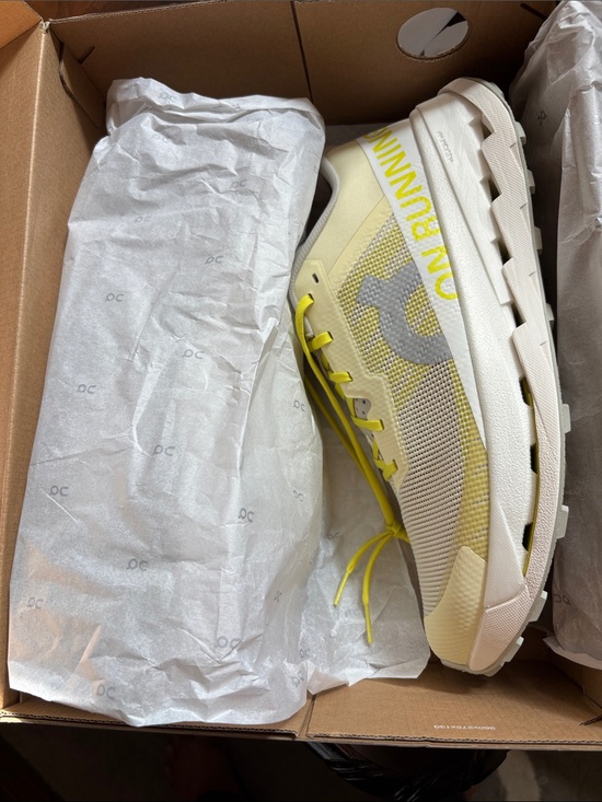 Athletic_Shoes